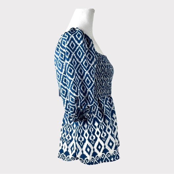 Eclair Blue and White Geometric Top - Sz Small - NWT - Smocked front - Picture 3 of 14